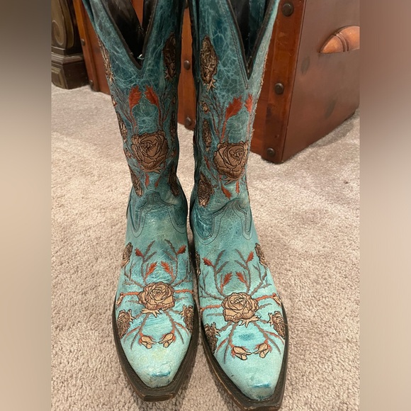 Lucchese Turquoise Roses and thorns boots - Picture 4 of 12